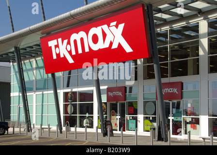TK Maxx-Ladenzeile auf ein Fachmarktzentrum in Essex Stockfoto