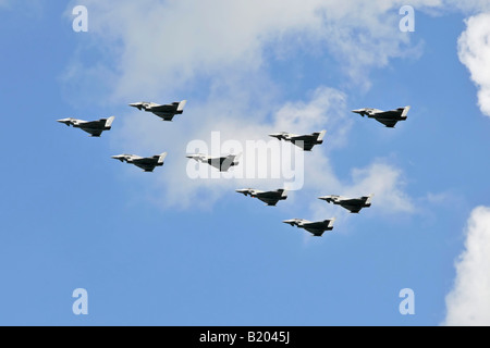 Bildung von 9 neun RAF Eurofighter Typhoon Jet-Kampfflugzeug Stockfoto