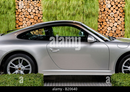 Porsche 911 motor Sportwagen im Garten Auffahrt Stockfoto