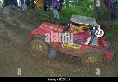 Rotes Land Rover basierend Offroad-Racer im Wettbewerb the1993 A.R.C National Rally. Stockfoto