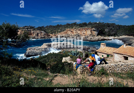 Wandern Familie im Cala S Amonia Mallorca Balearen Spanien Stockfoto