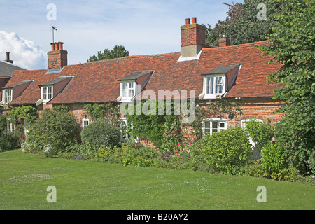 Reihe von terrassenförmig angelegten Landhäuser Orford, Suffolk, England Stockfoto