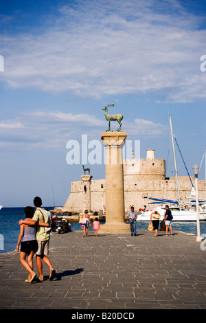 Hafeneinfahrt Mandraki Hafen Rhodos Stadt Rhodos Griechenland Stockfoto