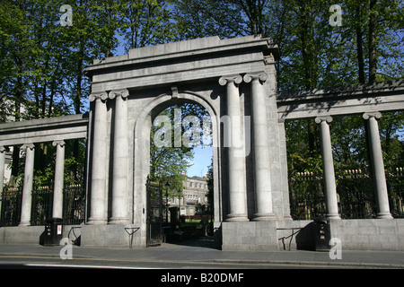 Stadtzentrum von Aberdeen, Schottland. John Smith entworfen griechische Screening am Eingang zu den Kirkyard des Heiligen Nikolaus. Stockfoto