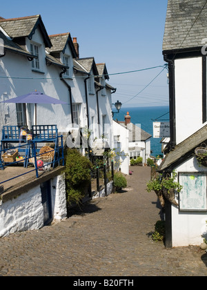 Der gepflasterte Straße führt hinunter zum Hafenbereich in der historischen Fischerdorfes Dorf Clovelly, North Devon England UK Stockfoto
