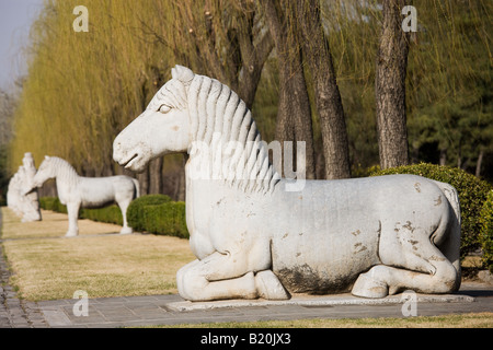 Statue von einem ruhenden Pferd Geist Weg Ming Gräber Changling Peking China Stockfoto