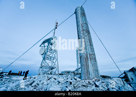 Fotografen auf dem Gipfel des Mount Washington in New Hampshire White Mountains im Winter. Stockfoto