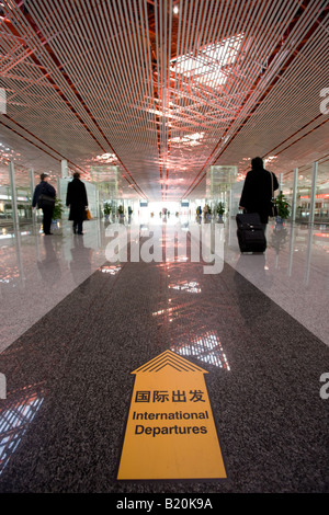 Abflüge Zeichen im Terminal 3 des Flughafen Peking China Stockfoto