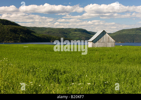 Der Saguenay River von der Pier in Dorf Petit-Saguenay gesehen. Stockfoto