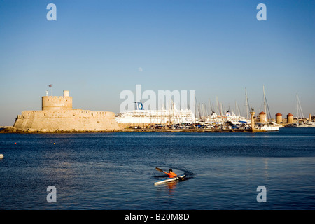 Mandraki Hafen Rhodos Stadt Rhodos Griechenland Stockfoto