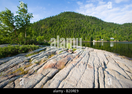 Der Saguenay River von der Pier in Dorf Petit-Saguenay gesehen. Quebec, Kanada. Stockfoto