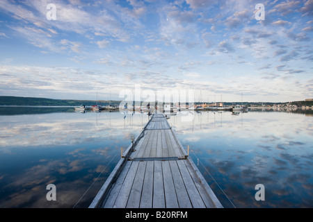 Ein Pier in der Stadt von La Baie in Ville Saguenay, Quebec. Kanada. Saguenay River. Stockfoto