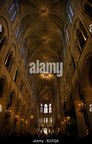 Notre Dame Kathedrale innen Kirchenschiff Paris Frankreich Europa EU Stockfoto