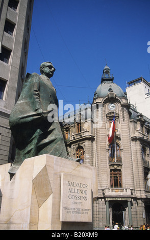 Statue des früheren Präsidenten Salvador Allende, Plaza De La Constitución, Santiago, Chile. Stockfoto