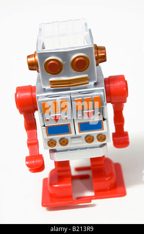 Retro Roboter Spielzeug erschossen vor einem weißen Hintergrund Stockfoto
