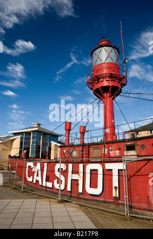 Calshot Spit-Lightboat an der Ocean Village Southampton Hampshire in England Stockfoto