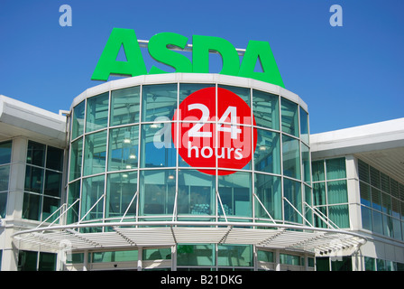 ASDA 24 Stunden Supermarkt, Stadtzentrum, Hatfield, Hertfordshire, England, Vereinigtes Königreich Stockfoto