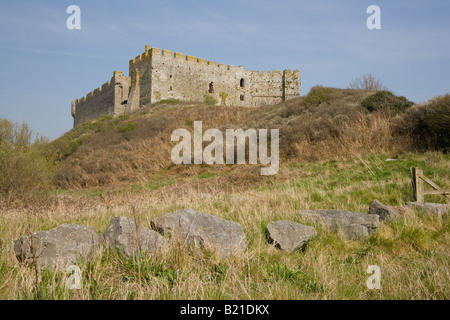 Manorbier Castle in der Frühlingssonne, Manorbier, Pembrokeshire, Wales, Großbritannien Stockfoto