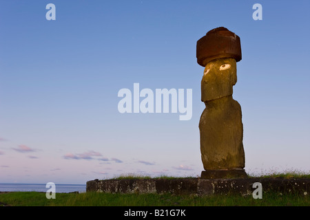 Südamerika Chile Rapa Nui-Osterinsel-Moai-Statue Ahu Ko Te Riku nur Topknotted und beäugte Moai auf der Insel Stockfoto