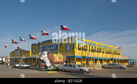 Texas Amarillo The Big Texan Steak Ranch Restaurant Riese Fiberglas Hereford Steuern Stockfoto