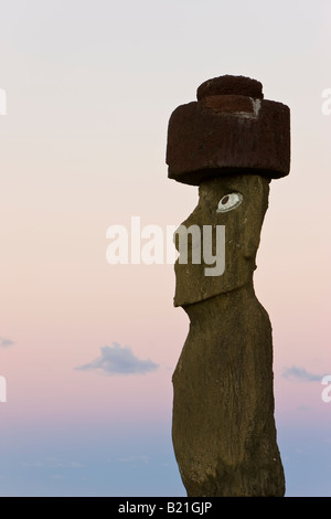 Südamerika Chile Rapa Nui-Osterinsel-Moai-Statue Ahu Ko Te Riku nur Topknotted und beäugte Moai auf der Insel Stockfoto