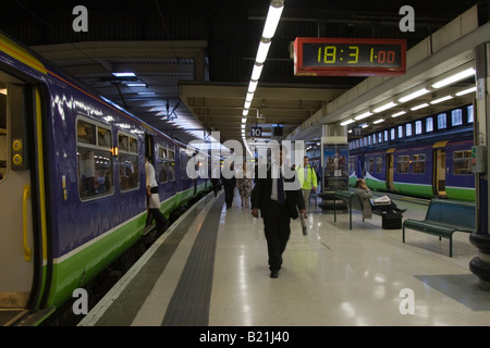 Londonmidland s-Plattformen - Euston Station - London Stockfoto