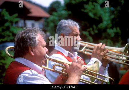 Österreich Salzburg Musikfestival und Parade in das Dorf Ramsau am Dachstein Stockfoto