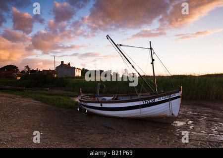 Angelboot/Fischerboot endlich Licht, Brancaster Staithe an der Nordküste Norfolk Stockfoto