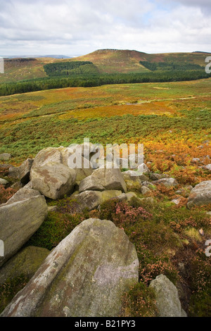 Carl Wark und Higger Tor betrachtet von Burbage Felsen im Peak District in South Yorkshire Stockfoto