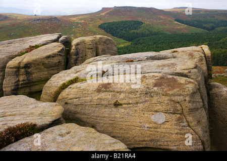 Carl Wark und Higger Tor betrachtet von Burbage Felsen im Peak District in South Yorkshire Stockfoto