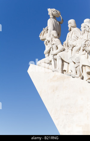 Meer-Entdeckungen-Denkmal in Lissabon Detail. Der Beginn der Globalisierung aber auch interkontinentale Sklaverei und Kolonialismus. Stockfoto