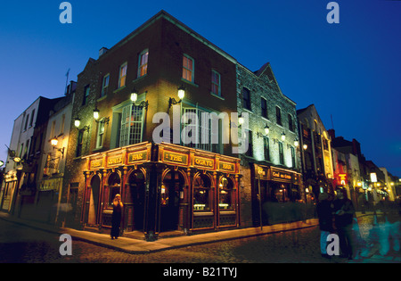 Kneipen in der Nacht im Temple Bar Bezirk Dublin Irland Stockfoto