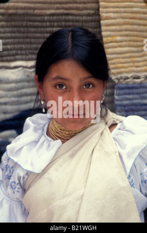 Ecuador-Otavalo-Mädchen in Otavalo Markt Stockfoto