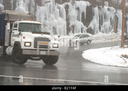 Eis und Nebel macht die Haarnadel Massachusetts Mohawk Trail Fahrens aktivieren Stockfoto