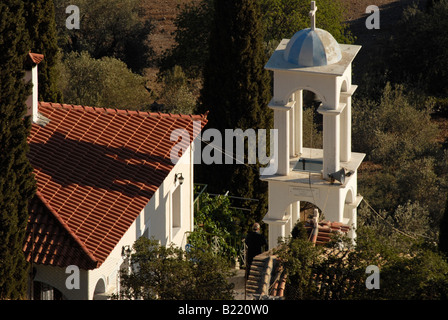 Griechische Kloster auf einem Hügel Stockfoto