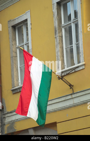 Ungarische Flagge im historischen Pest Bezirk, Budapest Stockfoto