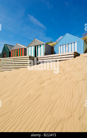 Bunte Strandhäuschen auf Morfa Gors Strand Abersoch LLeyn oder LLyn Halbinsel Gwynnedd North Wales GB UK EU Europa Stockfoto