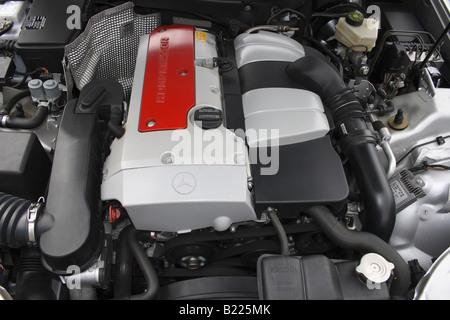 Mercedes SLK 200, 4-Zylinder-Kompressor-Motor. Foto: Willy Matheisl Stockfoto