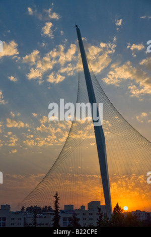 Jerusalem, Israel.  Die neue Akkorde-Brücke an der Stadteinfahrt bei Sonnenuntergang. Flachpresse Version ist Ref B22CJT Stockfoto