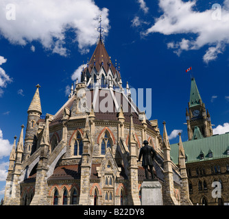 Renovierte Bibliothek und Mittelblock mit Peace Tower Parlamentsgebäude Bundesregierung Gesetzgeber in Ottawa Kapital Stadt von Kanada Stockfoto