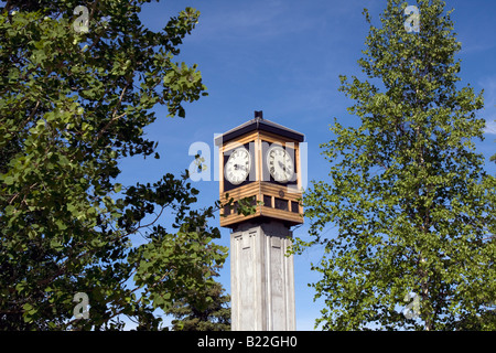 Fairbanks Rotary 50. Jahrestag Clock/Carillon an der Südost-Ecke des Golden Heart Plaza in Fairbanks, Alaska, USA Stockfoto