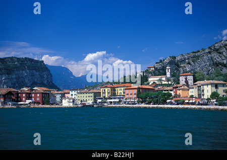 Blick über See Gardo Nago Torbole nämlich St. Andreas Kirche Nago-Torbole-Provinz Trient-Italien Stockfoto