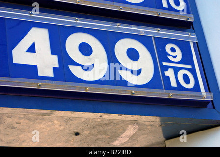 Preise Top 4 pro Gallone für Benzin und 5 für Diesel in den USA Stockfoto