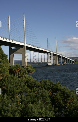 Stadt von Inverness, Schottland. Die Kessock Brücke trägt die A9 Trunk Road über die Beauly Firth. Stockfoto