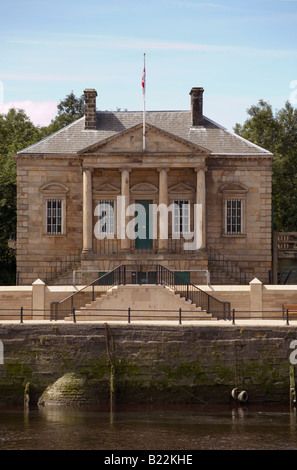 Die Lancaster Custom House, gebaut im Jahre 1765 wurde von Richard Gillow entworfen. Gelegen am Kai neben dem Fluß Lune Stockfoto