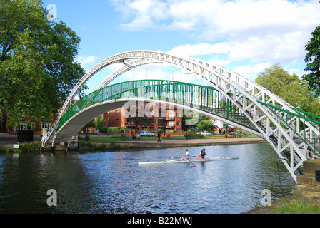 Stahl Bogen Fußgängerbrücke über den Fluss Great Ouse, Bedford, Bedfordshire, England, Vereinigtes Königreich Stockfoto