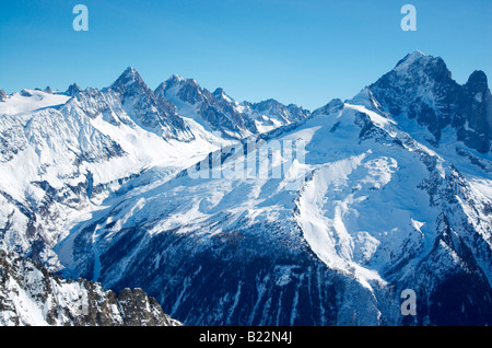 Grands Montets Skiort in Argentiere, Tal von Chamonix, Frankreich. Argentiere Gletscher und Aiguille Verte im Hintergrund. Stockfoto