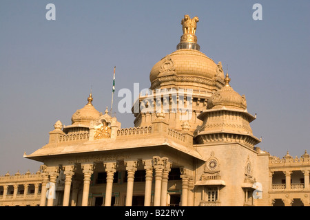 Die Kuppel des Vidhana Soudha in Bangalore. Das Gebäude ist die staatliche Gesetzgebung Assembley Karnataka. Stockfoto