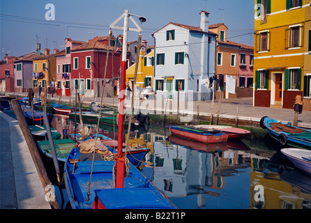 Bunte Häuser und Kanal in Burano Venedig Stockfoto