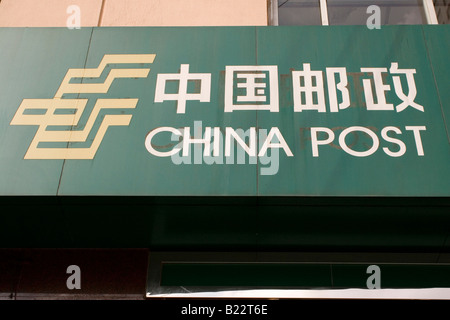 Das Logo der China Post, gesehen bei einem Postamt in Shanghai. Stockfoto